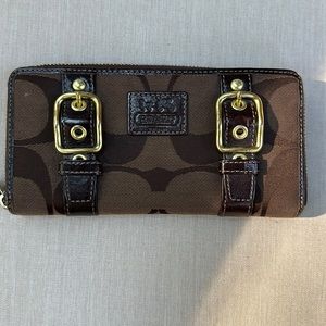 Coach Signature wallet, see detail in description.